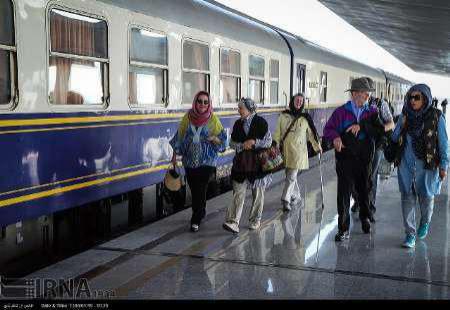 ✅ قطار گردشگران خارجی با عنوان «هزار و یکشب» وارد اصفهان شد